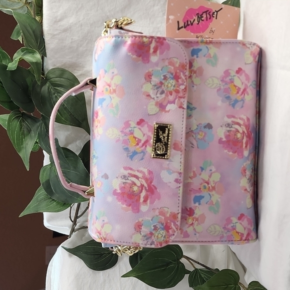 BETSEY JOHNSON LUV BETSEY CROSSBODY - Picture 1 of 9